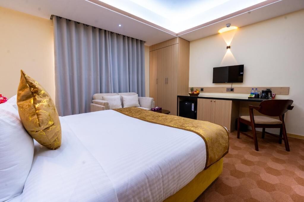Deluxe Double Room Single Use | In-room safe, desk, laptop workspace, WiFi (free)