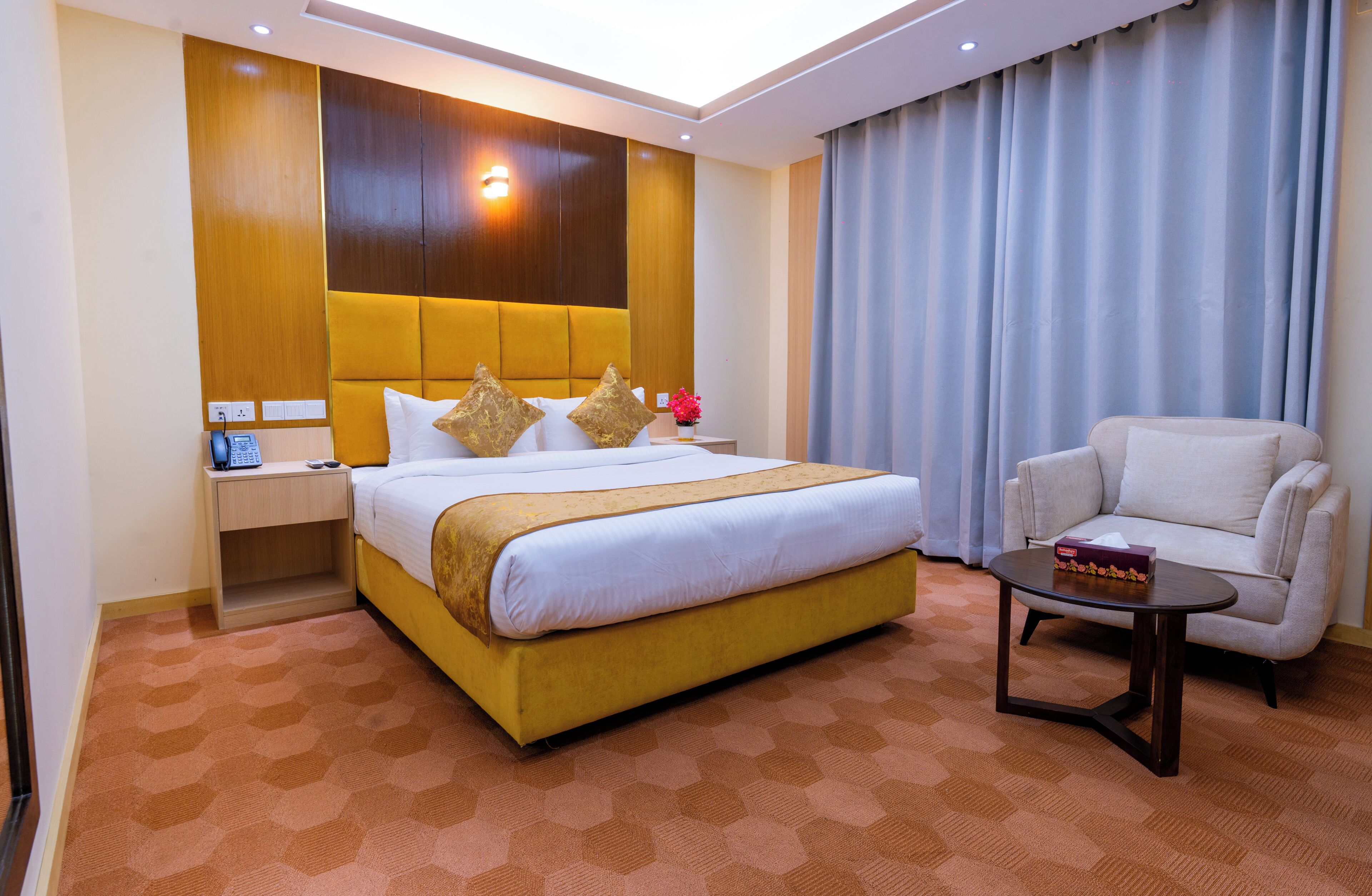 Quarto casal luxo de uso individual | Roupas de cama premium, frigobar, cofres nos quartos, escrivaninha