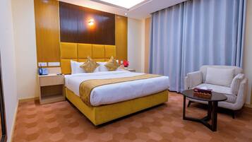 Quarto casal luxo de uso individual | Roupas de cama premium, frigobar, cofres nos quartos, escrivaninha