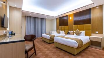 In-room safe, desk, laptop workspace, free WiFi