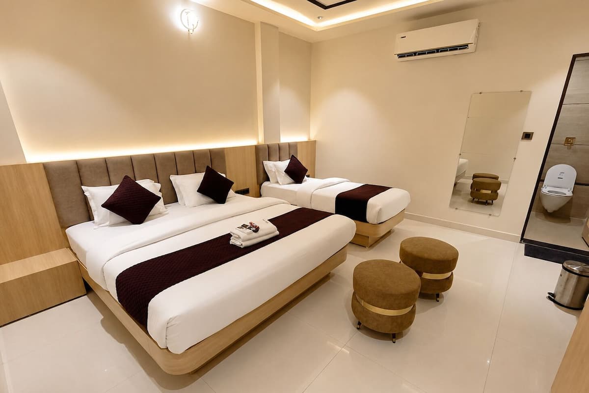 Quarto triplo | Escrivaninha, Wi-Fi de cortesia, roupa de cama