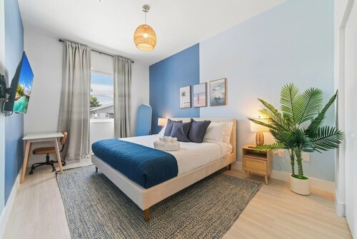 2BD - Beach Retreat - Parking – Central Location
