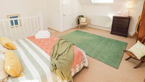 2 bedrooms, WiFi (free), individually decorated, individually furnished - The Garden Rooms (Narberth)