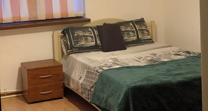 Villa Maria Spacious 3-bedroom townhome in brilliant Roman with AC and gym