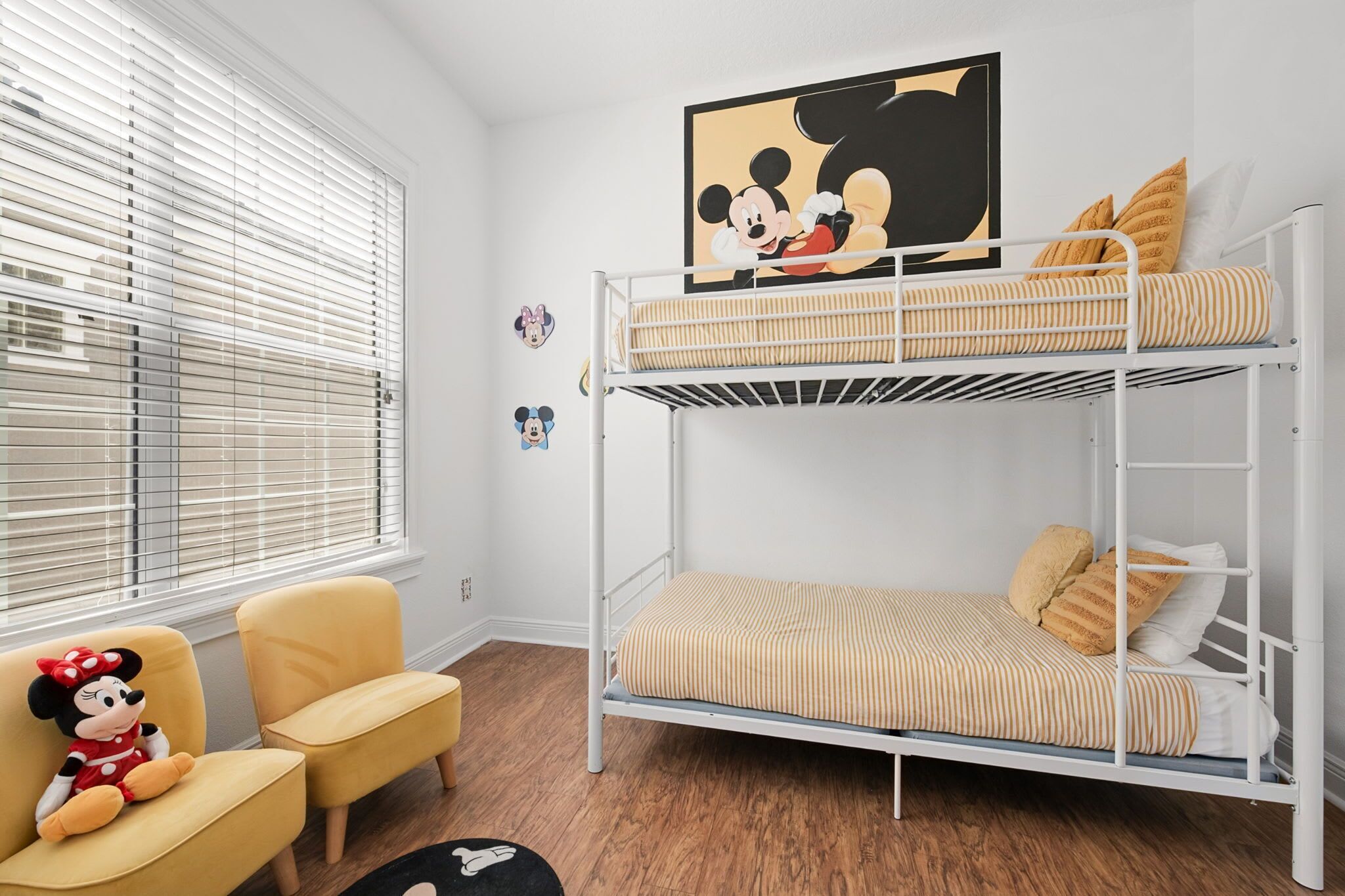 6 bedrooms, desk, iron/ironing board, WiFi