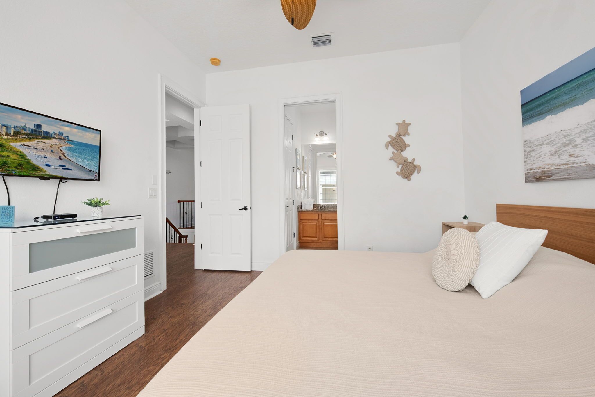 6 bedrooms, desk, iron/ironing board, WiFi