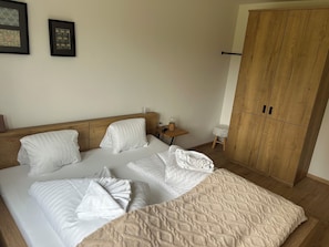 2 bedrooms, iron/ironing board, travel cot, free WiFi