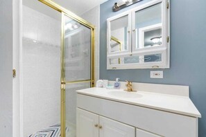 Bathroom - Cozy 3BR Suite w/ Private Entry • Mins to DC & UMD (Silver Spring)