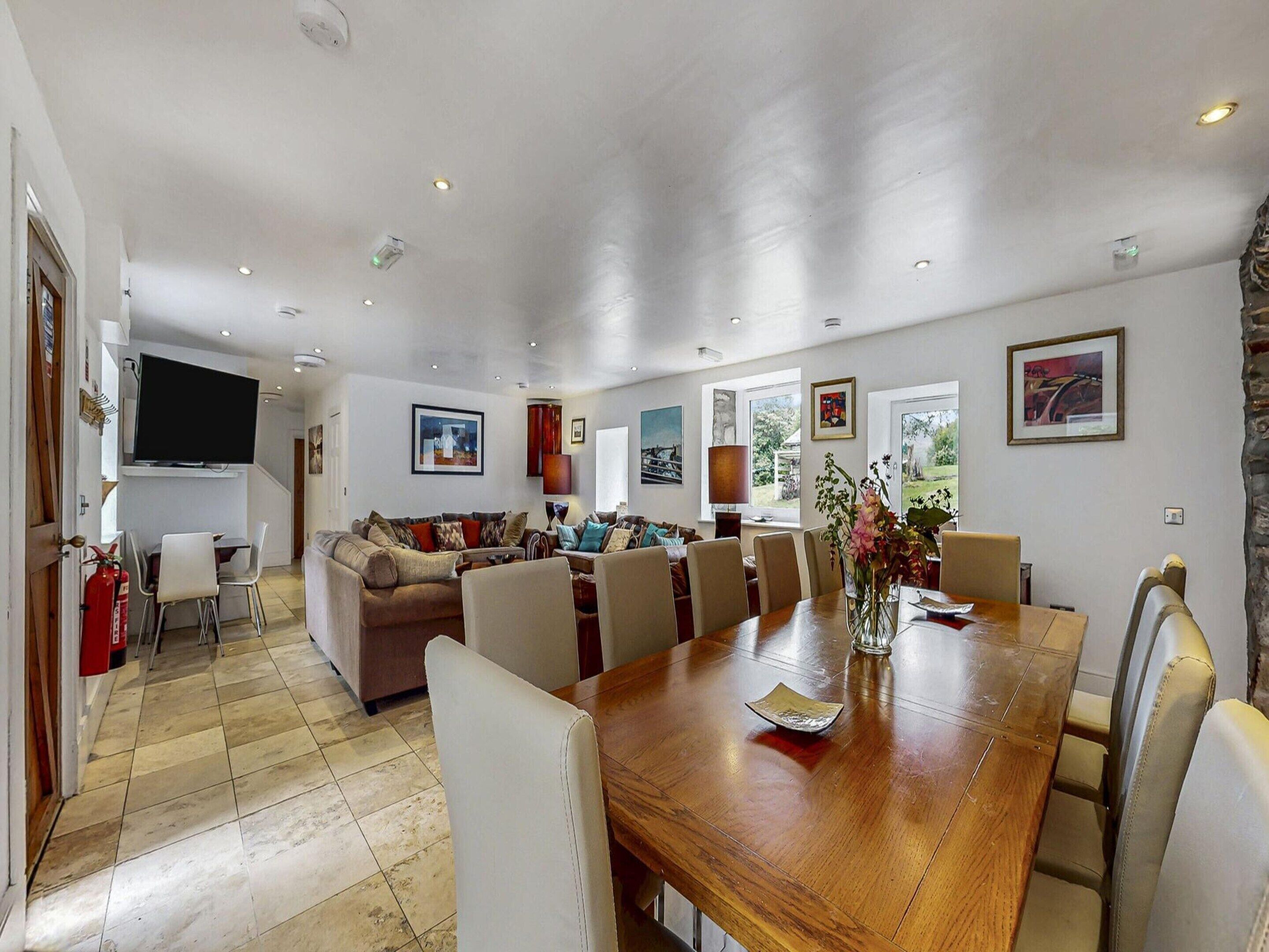 Cottage | Dining