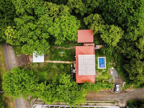 Family home, spacious 4-bedroom house in Playa Junquillal with AC