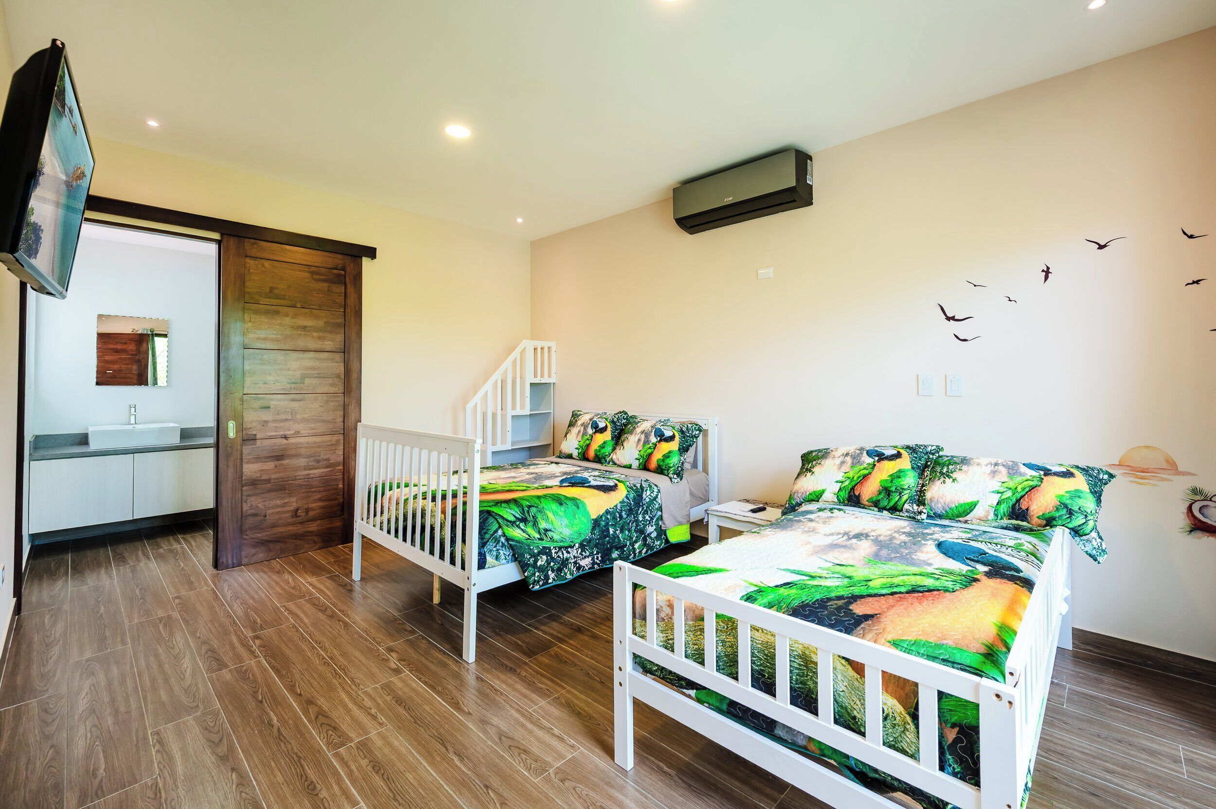 4 bedrooms, Internet, bed sheets