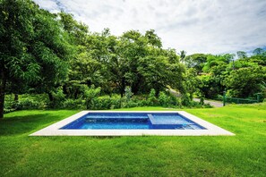 Pool - Family home, spacious 4-bedroom house in Playa Junquillal with AC (Provincia de Guanacaste)