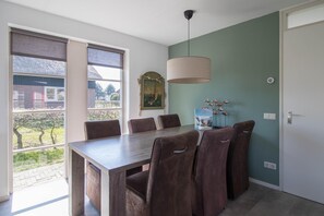 House | Dining - Luxury Waterfront Wellness Villa (Makkum)