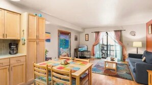 A compact living space with a dining area, kitchenette, and seating area. - Cozy 1-bedroom condo in delightful Ocean City Jockey Beach Club with AC (Ocean City)