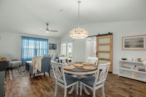 Dining - Coastal Cottage | Golf Cart & Near Sawgrass (Wildwood)