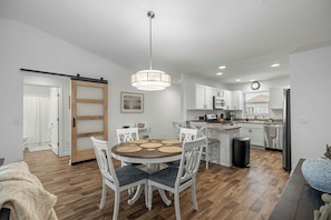 Dining - Coastal Cottage | Golf Cart & Near Sawgrass (Wildwood)