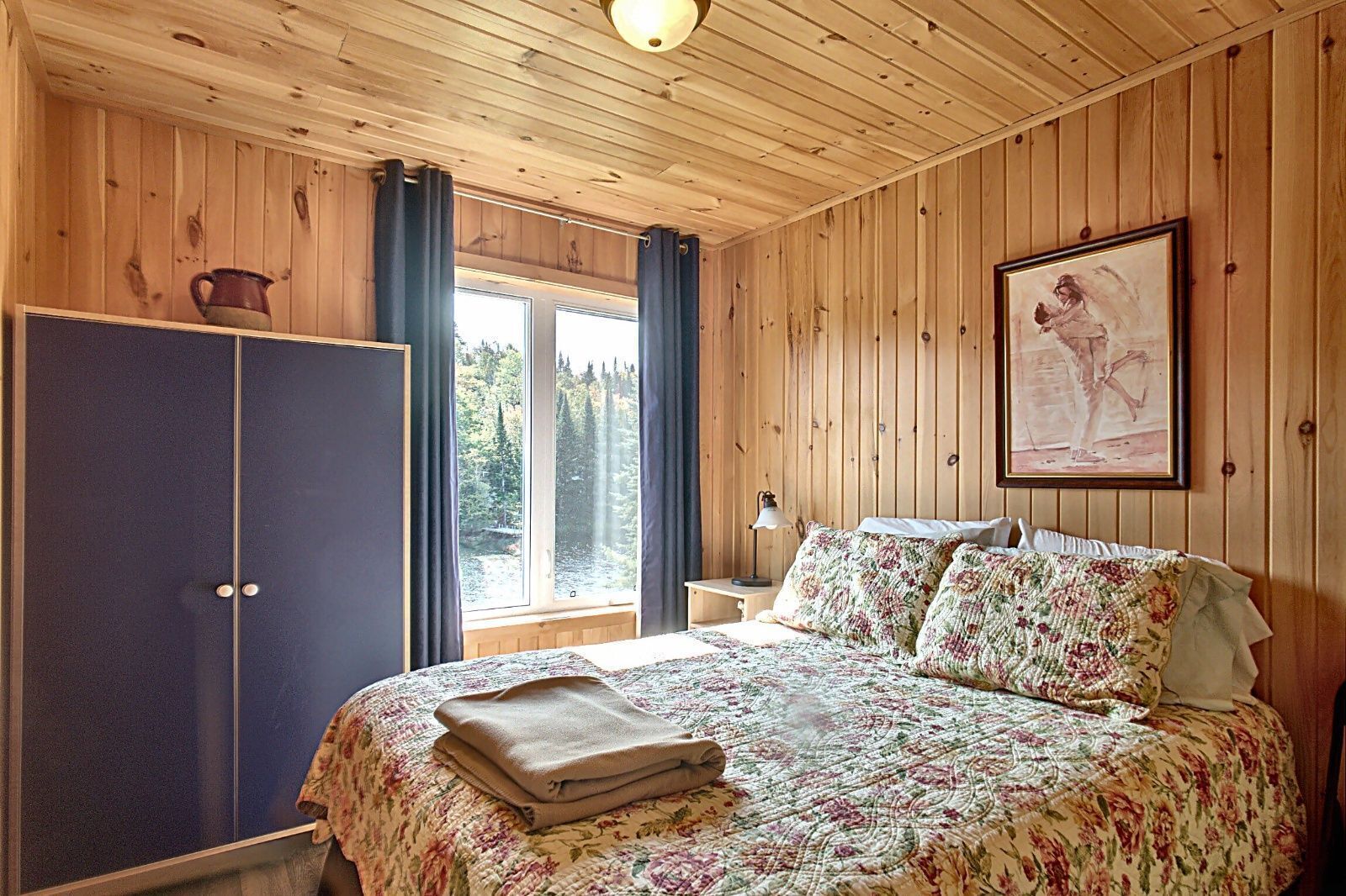 3 slaapkamers, een strijkplank/strijkijzer, wifi, beddengoed
