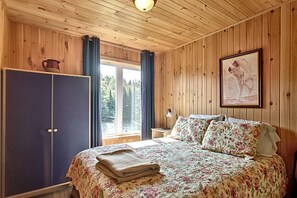 Room - Cozy lakefront 3-bedroom cottage in beautiful Saint-Adolphe-d'Howard (Saint-Adolphe-d'Howard)