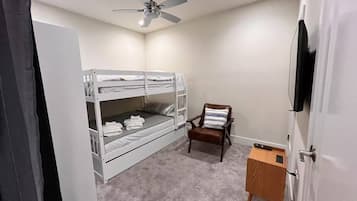 4 bedrooms, desk, travel crib, WiFi