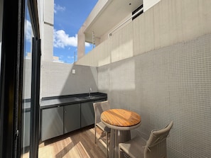 Basic Studio | Outdoor dining - Refugio Sofisticado no Restinga (João Pessoa)
