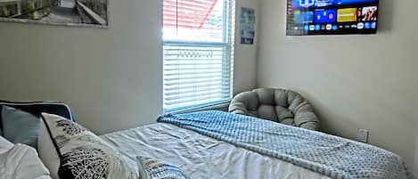 3 bedrooms, desk, iron/ironing board, WiFi
