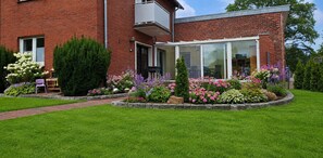 Exterior - A hidden gem in the Emsland region: the "Ferienglück" vacation rental—spacious, ground-floor, bright, and idyllic. (Meppen)