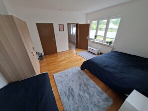 Free WiFi, bed sheets - A hidden gem in the Emsland region: the "Ferienglück" vacation rental—spacious, ground-floor, bright, and idyllic. (Meppen)
