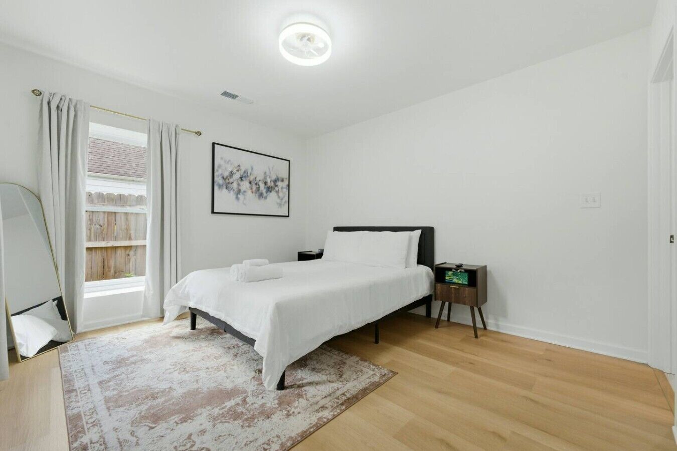 4 bedrooms, desk, iron/ironing board, travel cot
