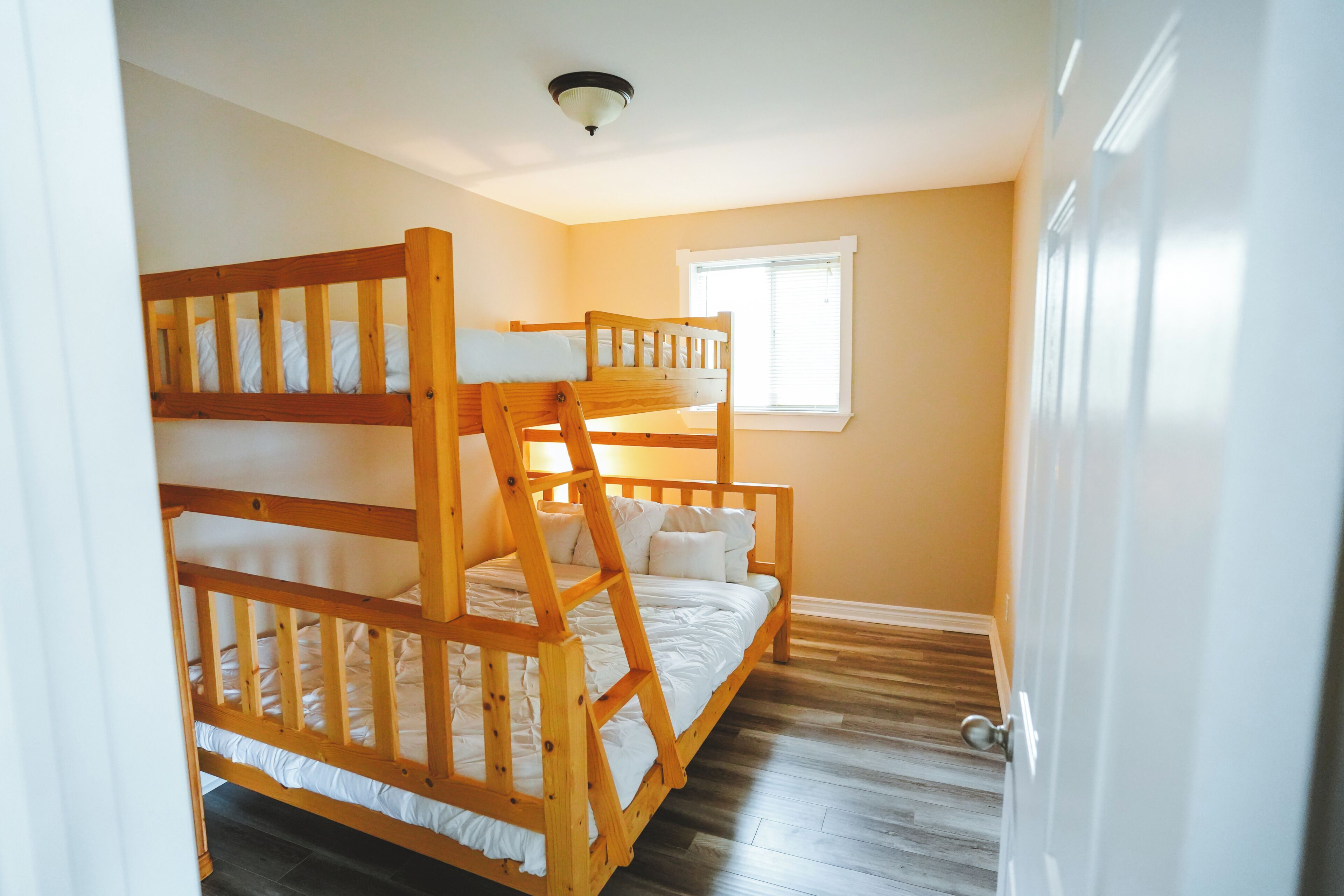 2 bedrooms, internet
