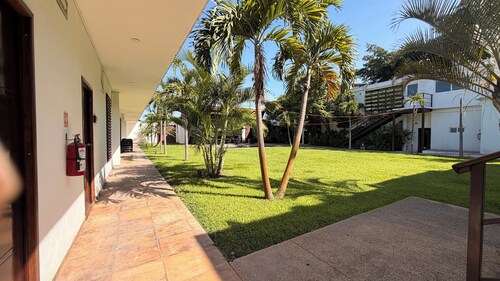 Hotel y Jardín Las Asadas Bar & Grill