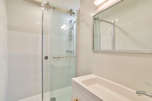 Bathroom - NIDUSUEST - Spacieux appartement (Nice)