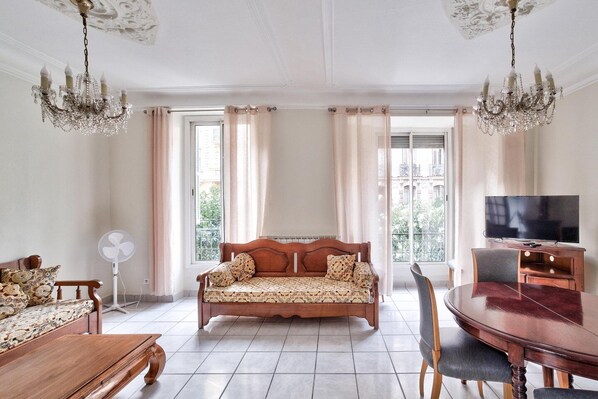 Living area - NIDUSUEST - Spacieux appartement (Nice)