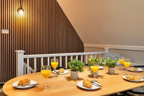 House | Dining - Premium Cornwall Park Lodge for 6 (Gunnislake)