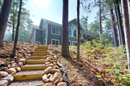Lakefront Luxury, Dock, Game Room & Screened Porch