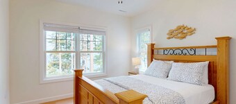 Lakefront Luxury, Dock, Game Room & Screened Porch