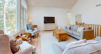 Lakefront Luxury, Dock, Game Room & Screened Porch