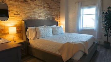 Iron/ironing board, WiFi (free), bed sheets