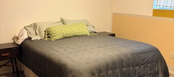  Charming 3 bedroom 2 bath house in welcoming Ontario perfect for your stay.
