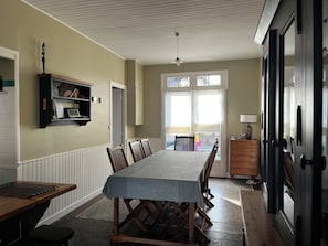 Dining - House with a large garden in a quiet location, 100 meters from the beach (Barneville-Carteret)