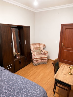 Shared Dormitory, 1 Bedroom, Smoking | Living room - Room-quiet Single Room Near Seaside - Di (Istanbul)