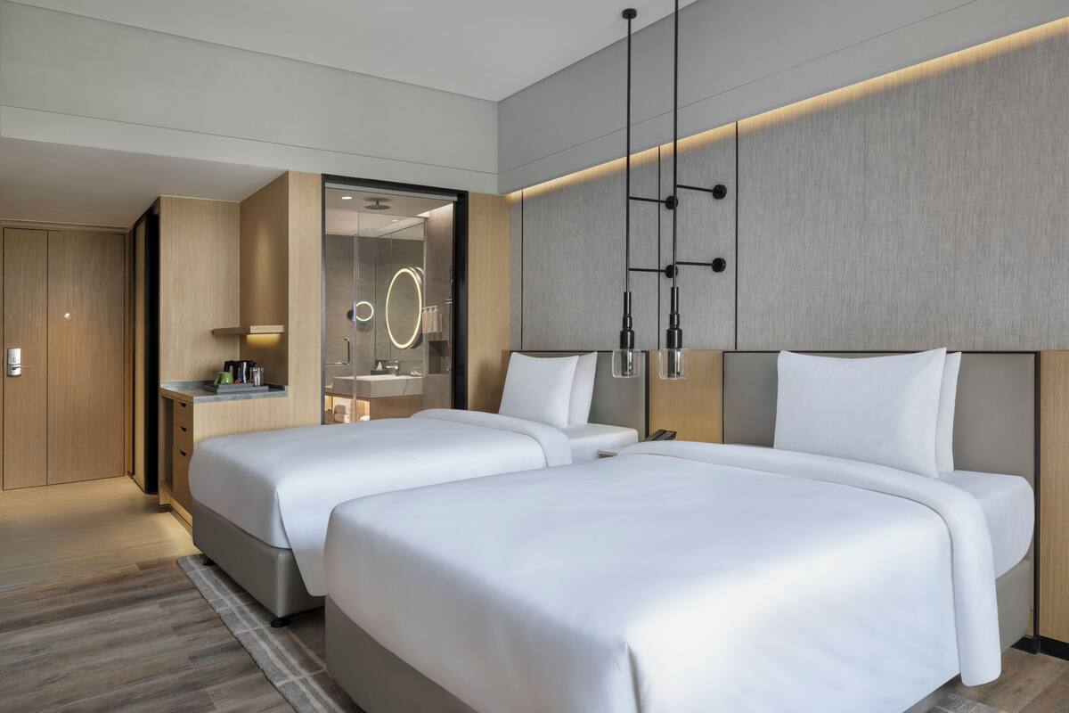 Quarto, 2 camas de solteiro, terraço | Lençóis italianos Frette, roupas de cama premium