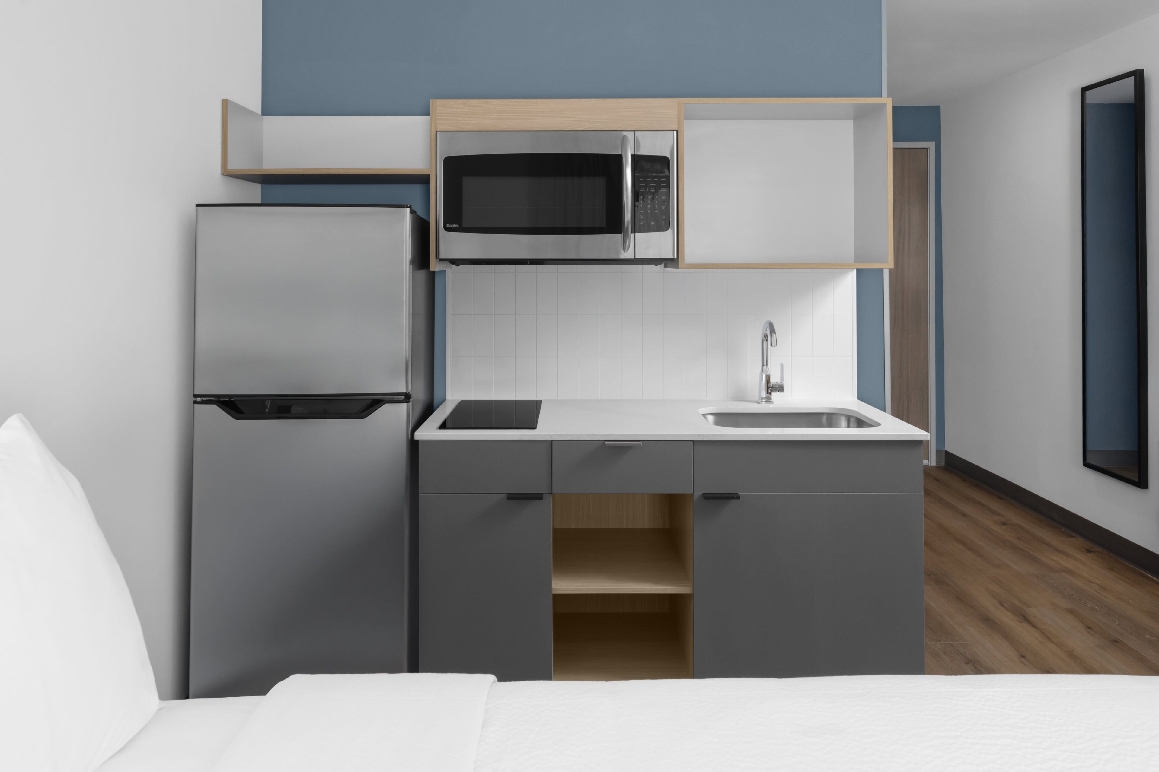 Studio, 1 Queen Bed (No View) | Private kitchen | Full-sized fridge, microwave