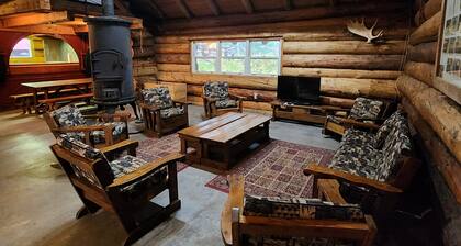 Boiler Room - Cozy log cabin at Haliburton Forest.