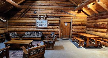 Boiler Room - Cozy log cabin at Haliburton Forest.