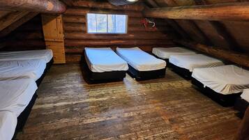 1 bedroom, WiFi (free), bed sheets