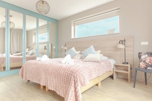2 bedrooms, iron/ironing board, individually furnished, bed sheets - Penthouse Apartment With Lake Views (Makkum)