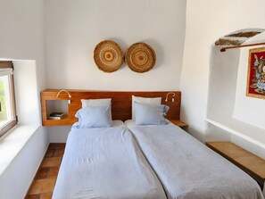 1 slaapkamer, een strijkplank/strijkijzer, wifi, beddengoed