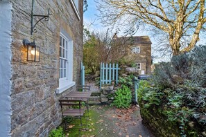 Cottage | Balcony - Charming Devon Cottage With Garden (Totnes)