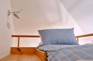 Casa | 5 dormitorios y tabla de planchar con plancha