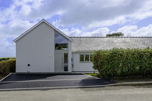 Stylish Barn Retreat For 8 - Abersoch